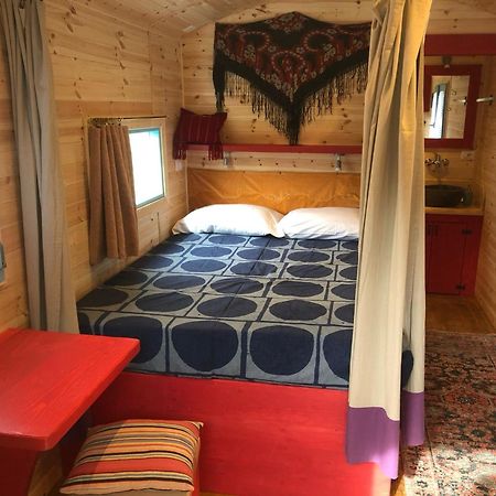 Agriturismo La Rovere - I Carrozzoni Gitani Cossano Belbo Exteriör bild