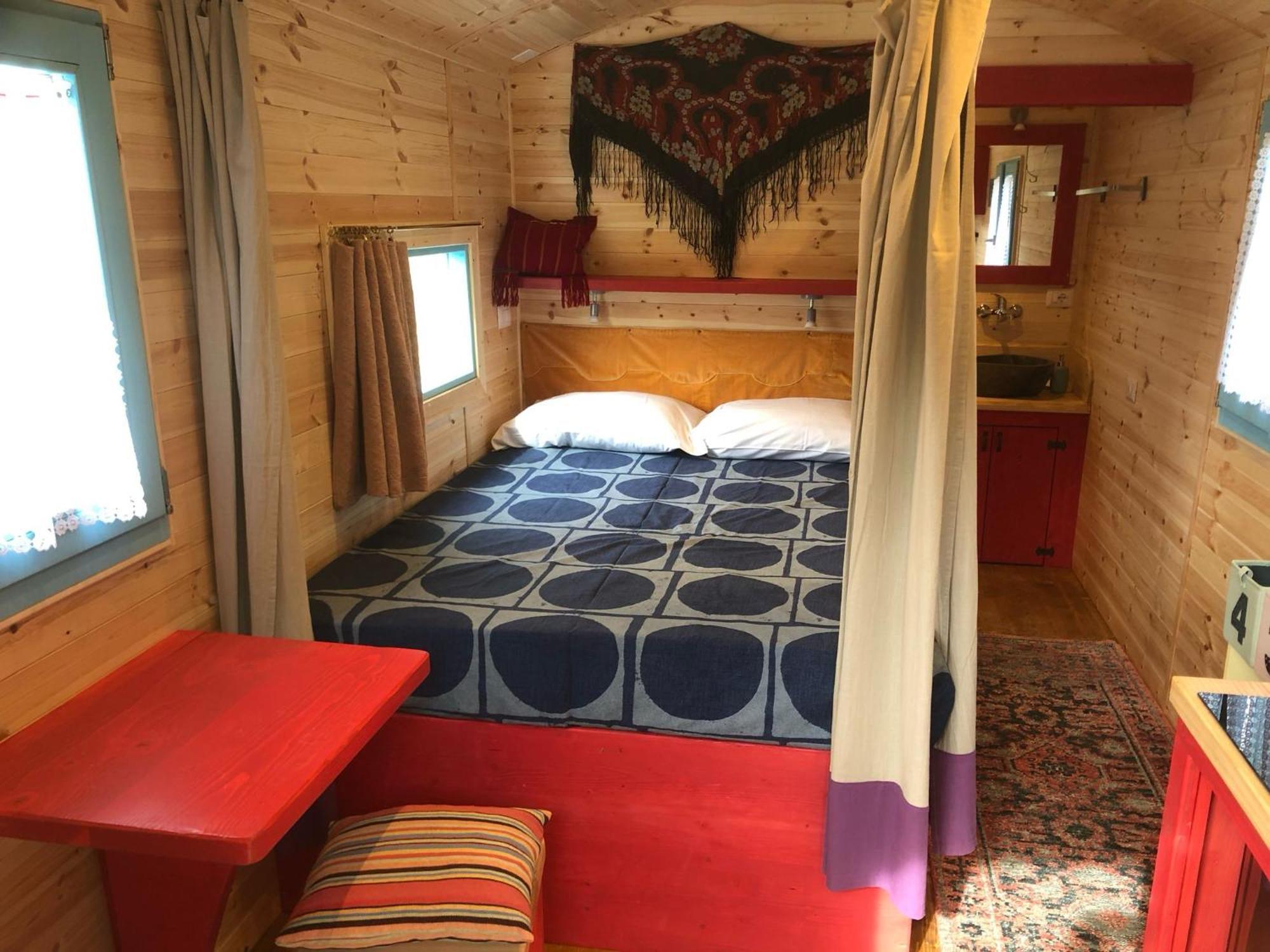 Agriturismo La Rovere - I Carrozzoni Gitani Cossano Belbo Exteriör bild