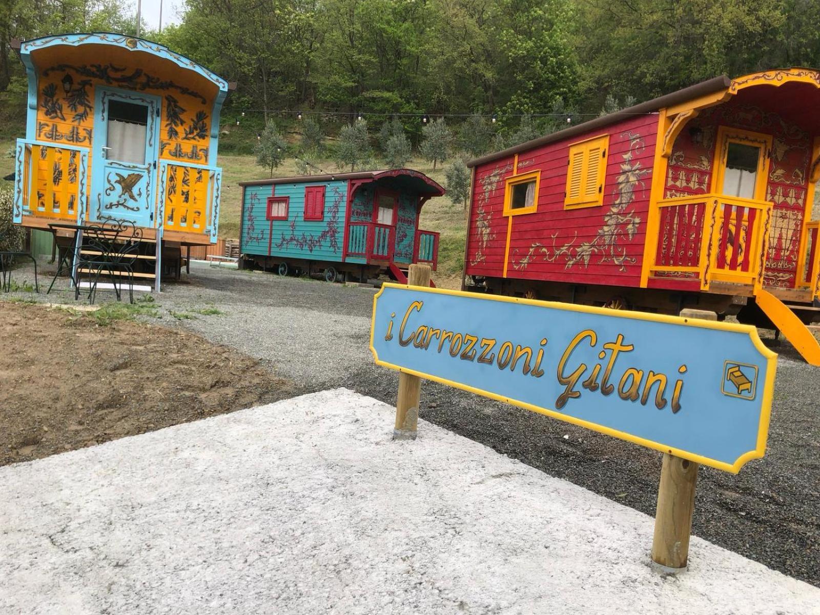 Agriturismo La Rovere - I Carrozzoni Gitani Cossano Belbo Exteriör bild