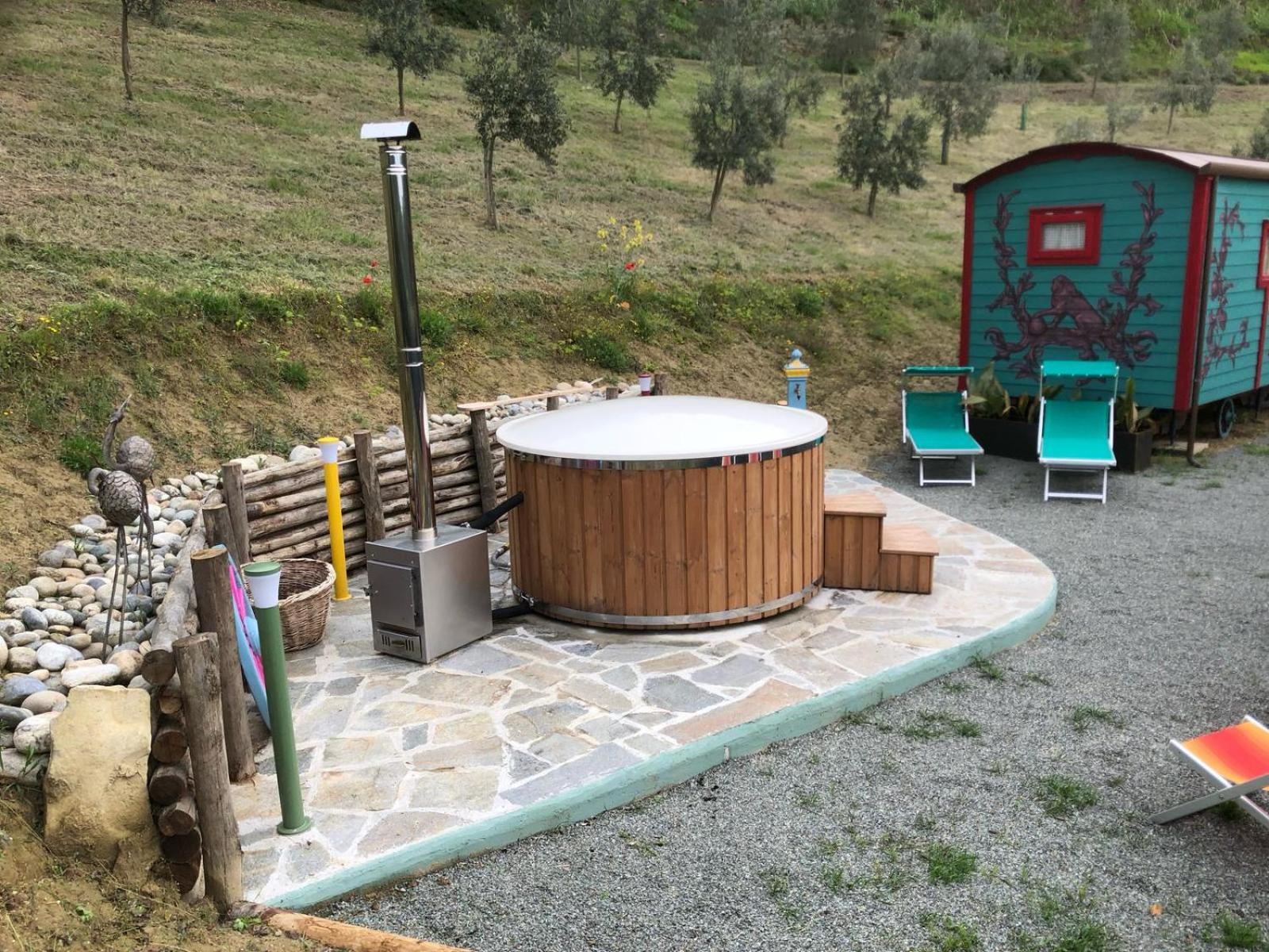 Agriturismo La Rovere - I Carrozzoni Gitani Cossano Belbo Exteriör bild