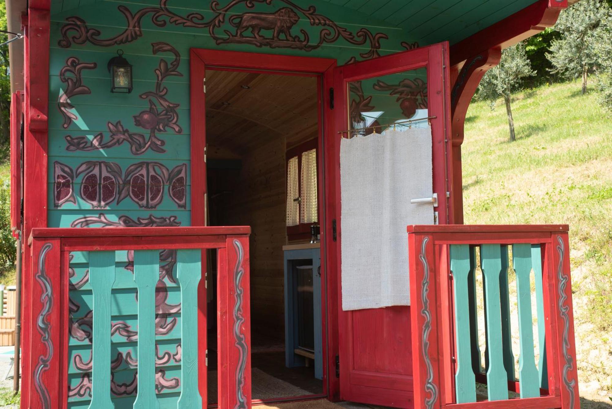 Agriturismo La Rovere - I Carrozzoni Gitani Cossano Belbo Exteriör bild