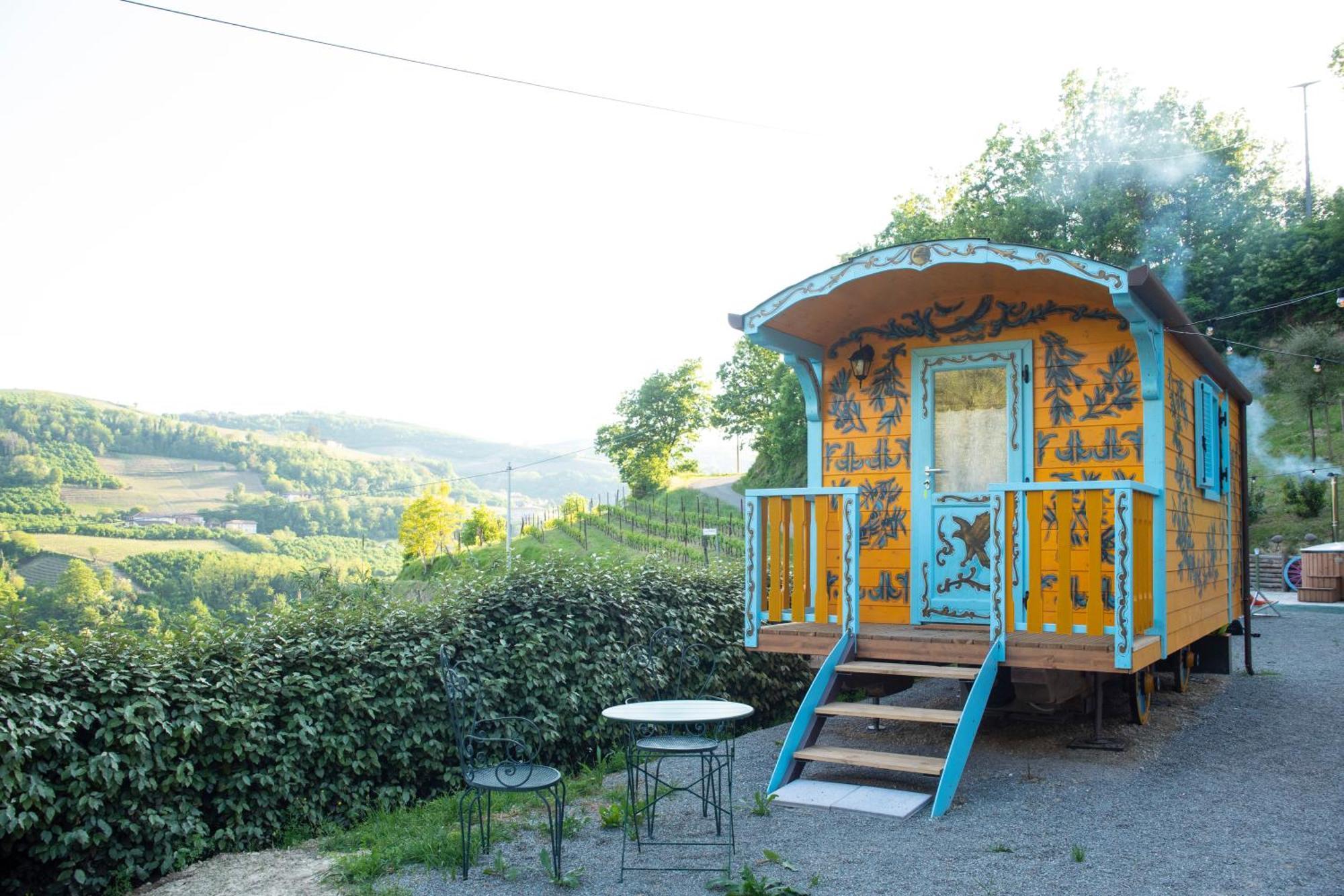 Agriturismo La Rovere - I Carrozzoni Gitani Cossano Belbo Exteriör bild