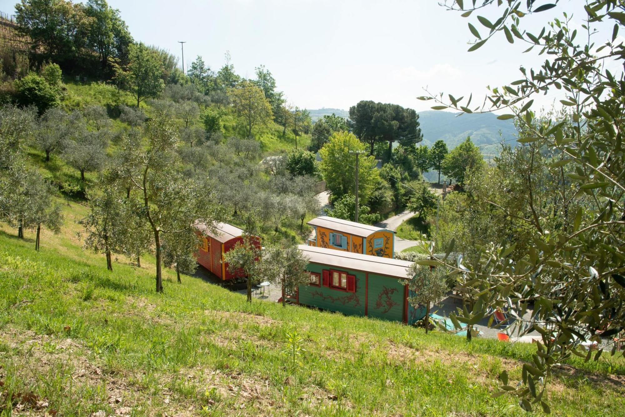 Agriturismo La Rovere - I Carrozzoni Gitani Cossano Belbo Exteriör bild