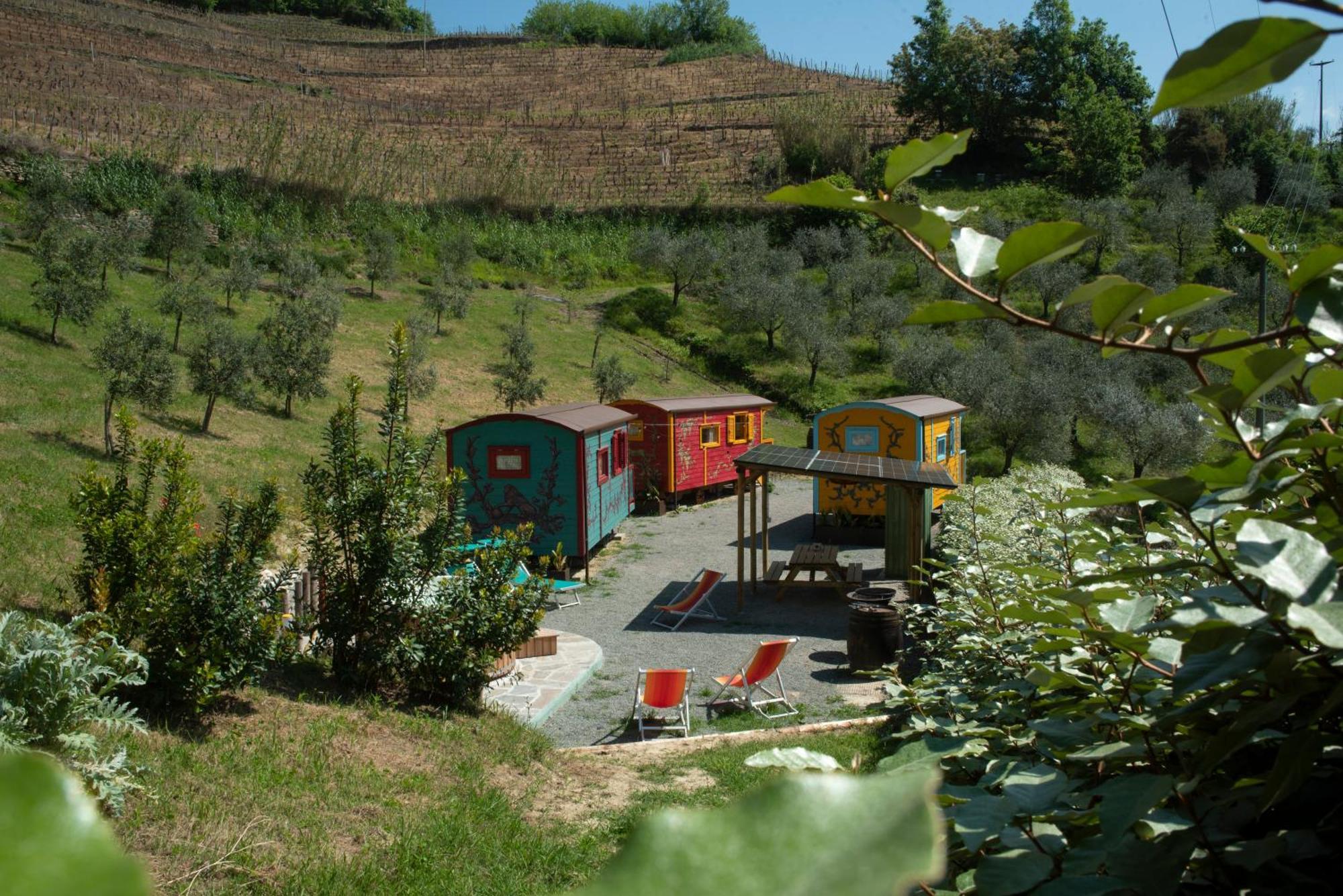 Agriturismo La Rovere - I Carrozzoni Gitani Cossano Belbo Exteriör bild