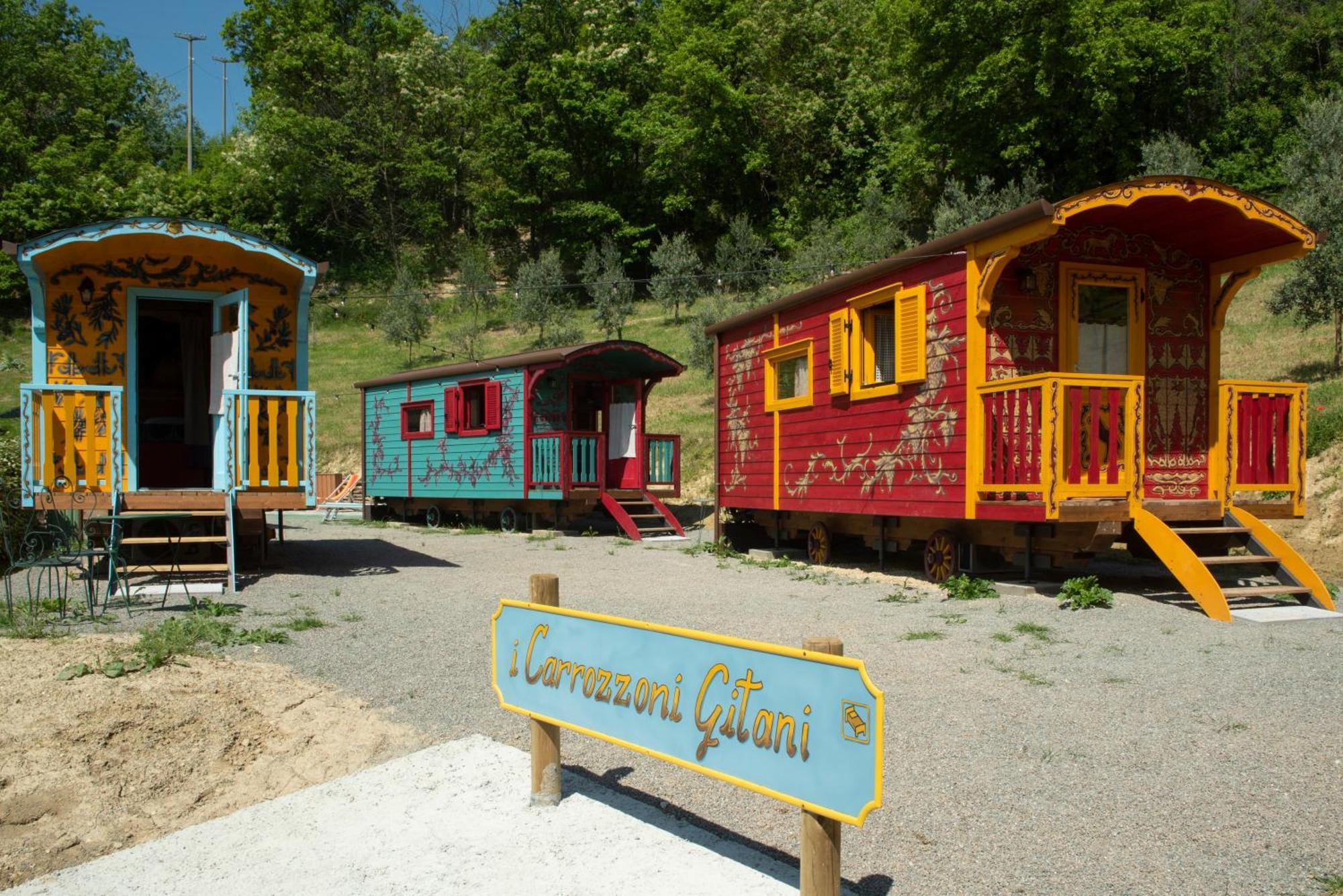 Agriturismo La Rovere - I Carrozzoni Gitani Cossano Belbo Exteriör bild